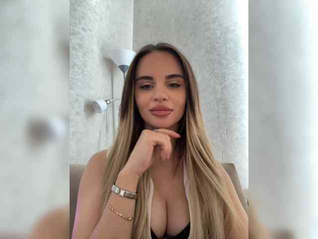 LedyMiya webcam