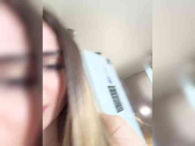 LedyMiya webcam