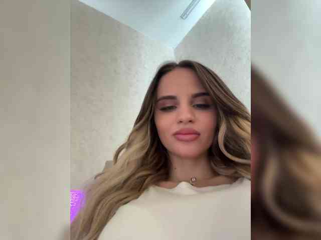 LedyMiya webcam