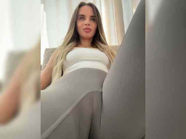 LedyMiya webcam