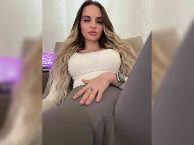 LedyMiya webcam