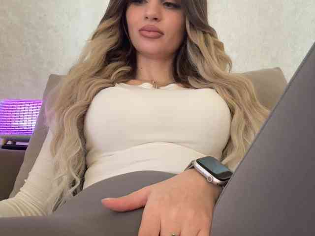 LedyMiya webcam