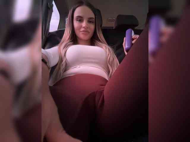 LedyMiya webcam