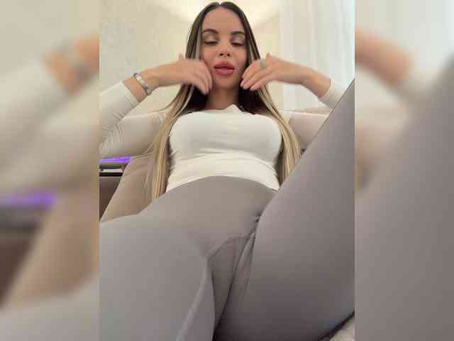 LedyMiya Sex Cam Show