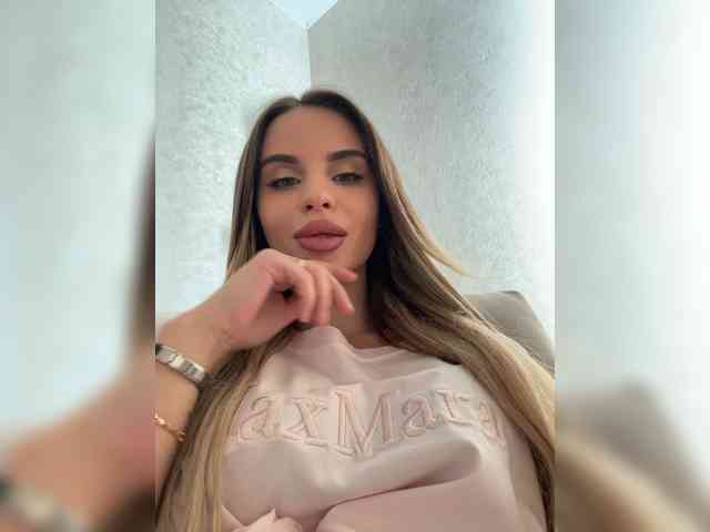 LedyMiya webcam