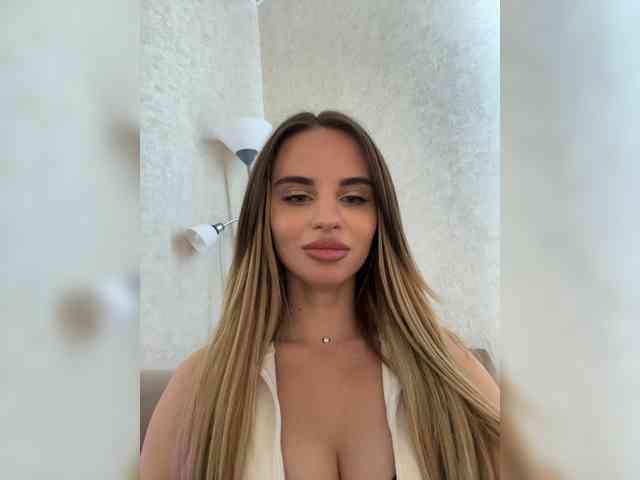 LedyMiya webcam