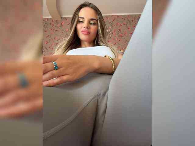 LedyMiya Live Webcam on BongaCams