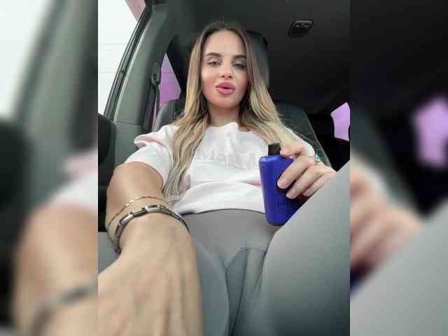 LedyMiya Live Webcam on BongaCams