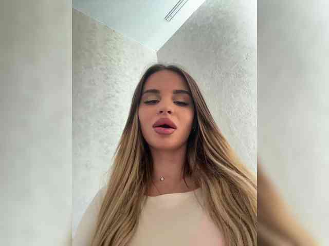 LedyMiya webcam