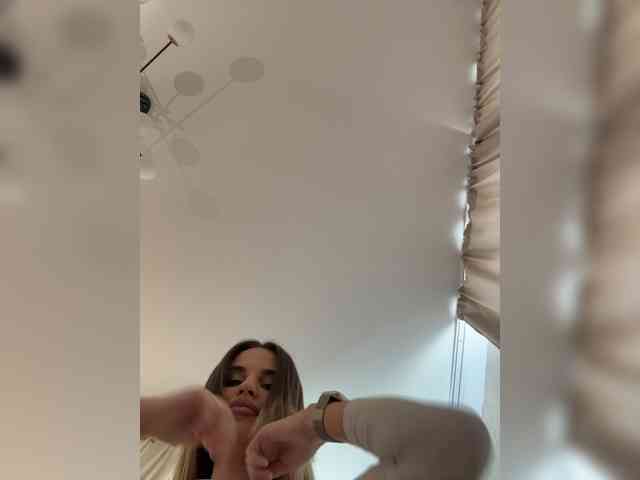 LedyMiya webcam