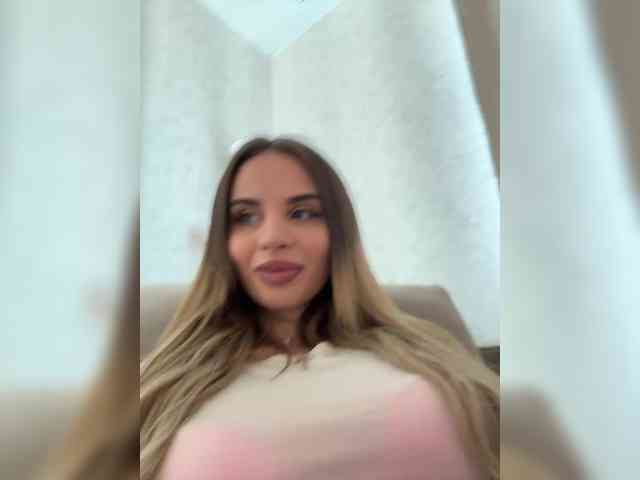 LedyMiya webcam