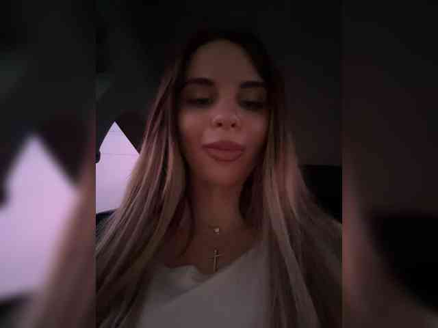LedyMiya webcam