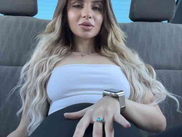 LedyMiya webcam