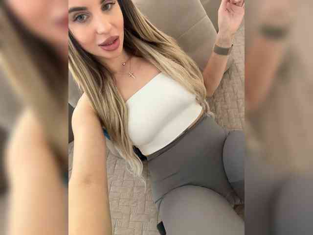 LedyMiya webcam