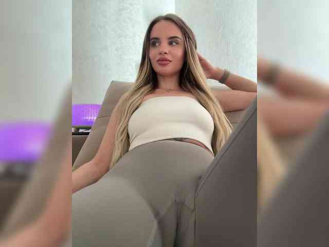 LedyMiya webcam