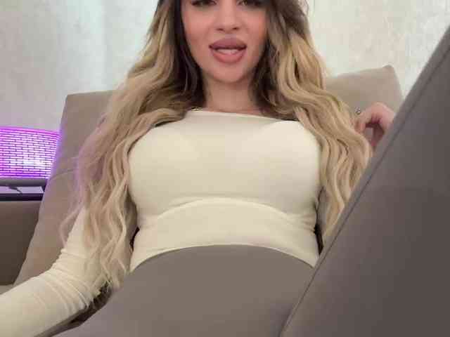 LedyMiya webcam