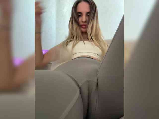 LedyMiya webcam