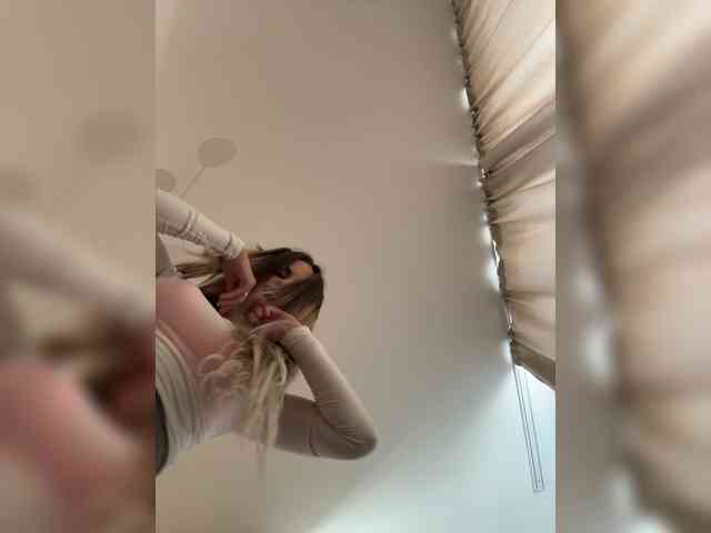 LedyMiya webcam