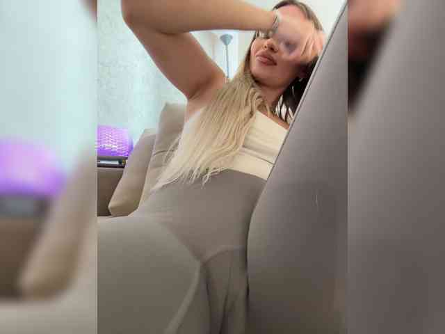 LedyMiya webcam