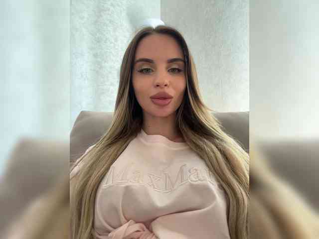 LedyMiya webcam