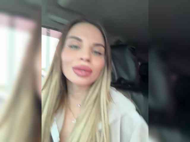 LedyMiya webcam