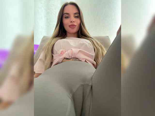 LedyMiya webcam