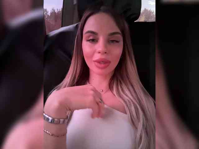 LedyMiya webcam