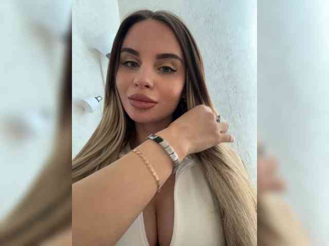LedyMiya webcam