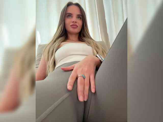 LedyMiya webcam