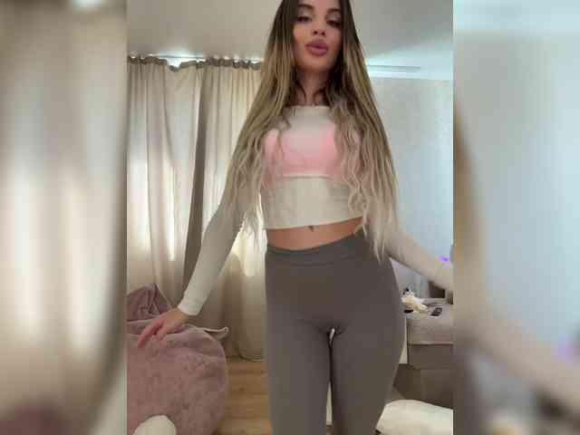 LedyMiya webcam
