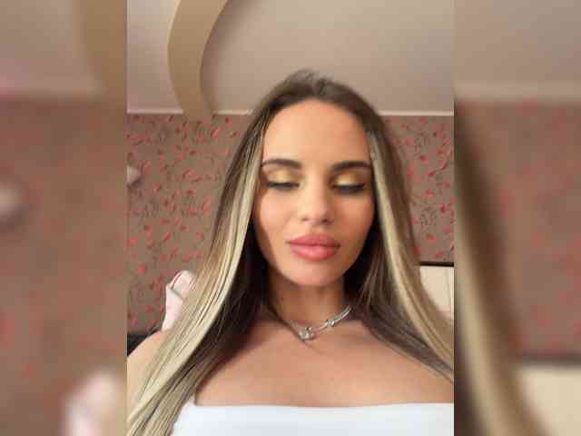 LedyMiya Live Webcam on BongaCams