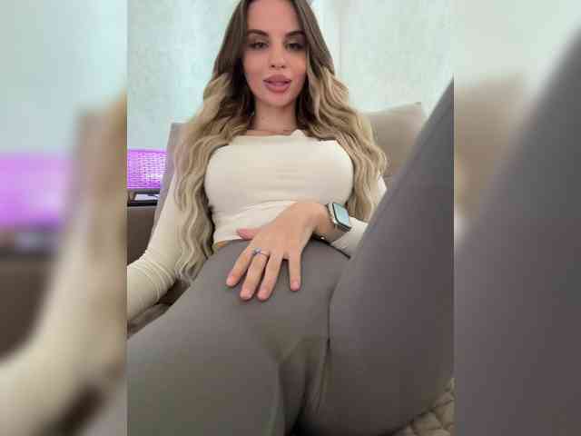 LedyMiya webcam