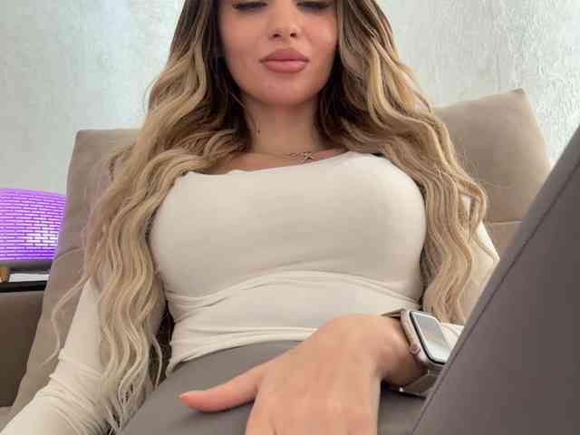 LedyMiya webcam