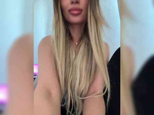LedyMiya webcam