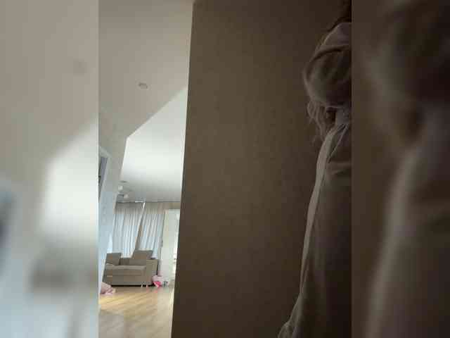 LedyMiya webcam