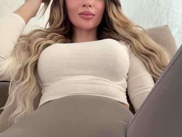 LedyMiya Live Webcam on BongaCams
