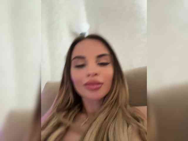 LedyMiya webcam