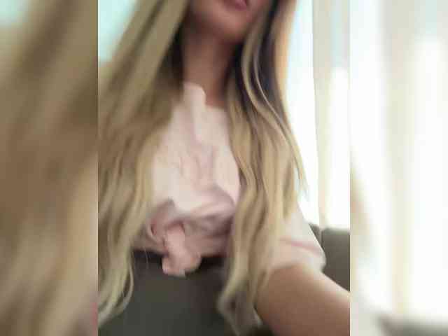 LedyMiya webcam