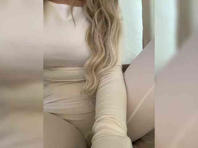 LedyMiya webcam