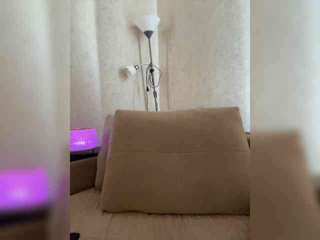 LedyMiya webcam