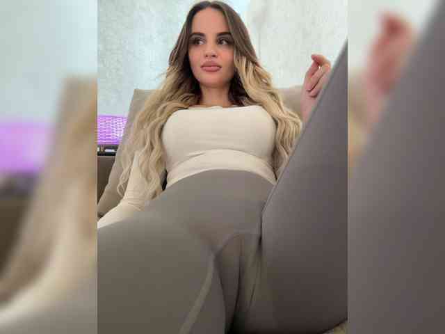 LedyMiya webcam