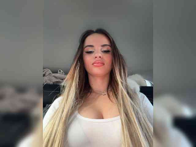 LedyMiya Live Webcam on BongaCams