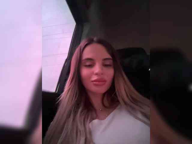 LedyMiya webcam