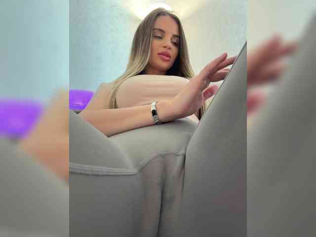 LedyMiya Sex Cam Show
