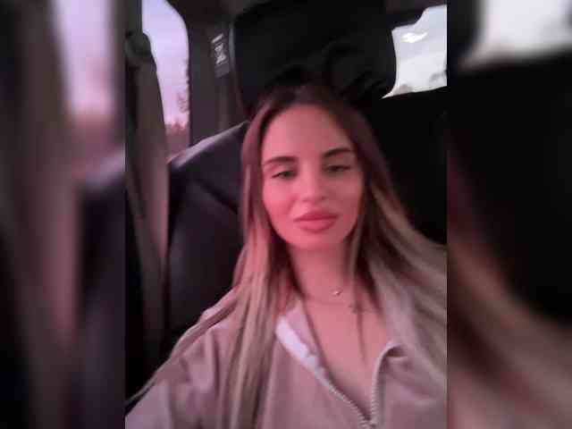 LedyMiya webcam