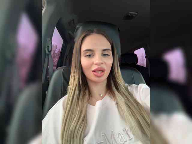 LedyMiya webcam