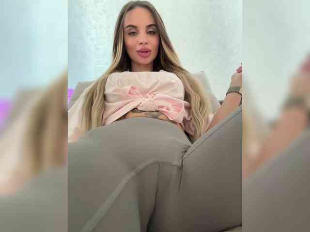 LedyMiya webcam