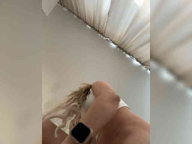 LedyMiya webcam