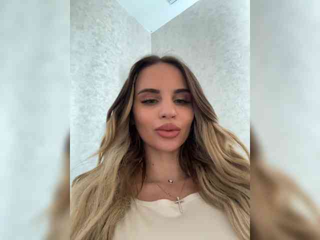 LedyMiya webcam