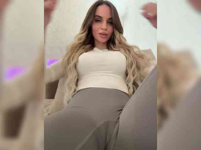LedyMiya webcam